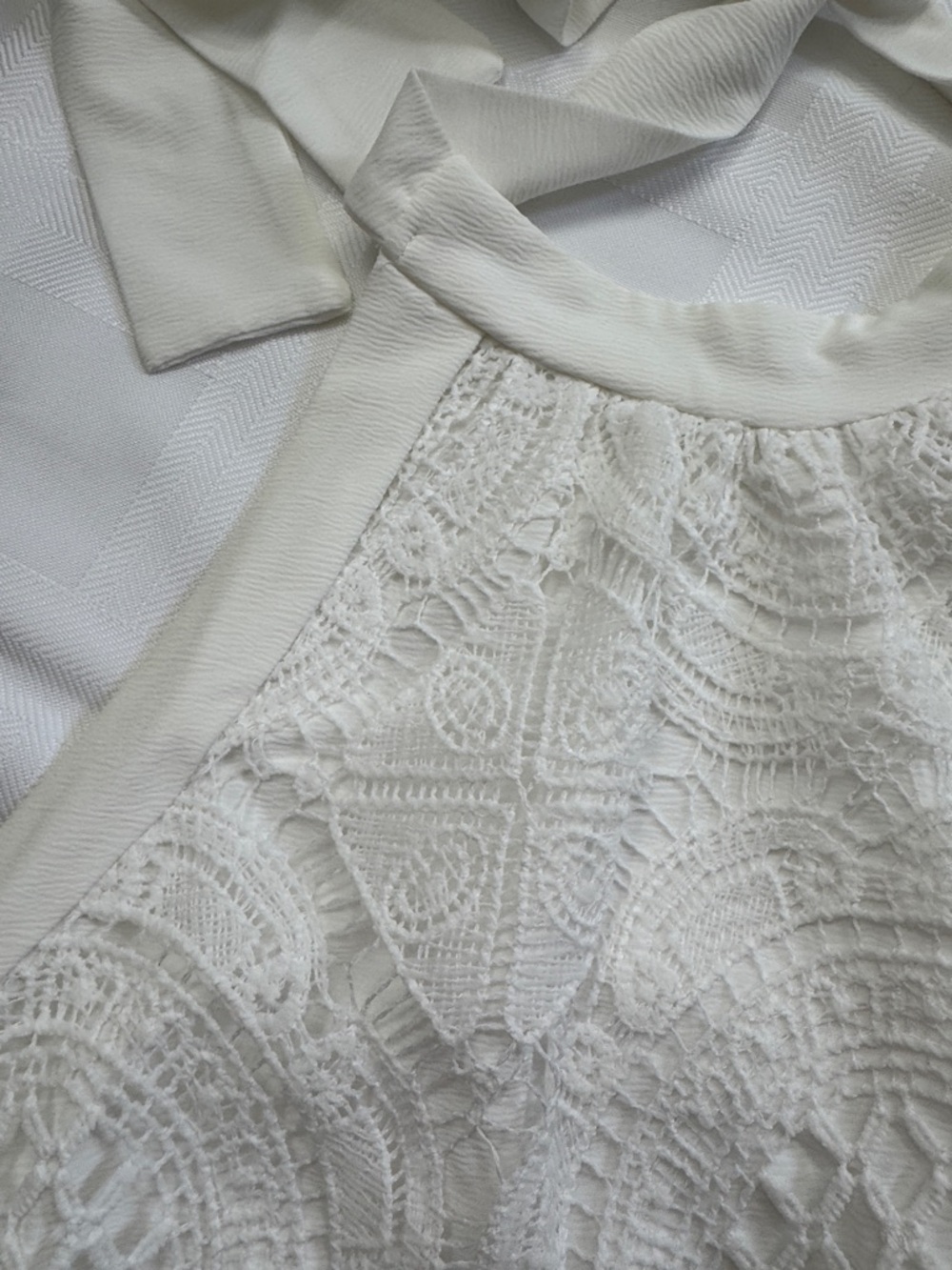 NWOT SHEIN White Crochet Halter Camisole Top. V Back. Size Medium. - Picture 5 of 9